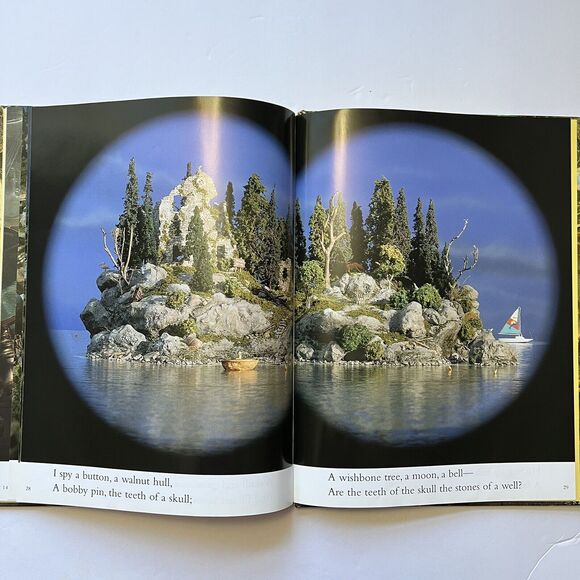 Set Of 2 Childrens Story Books Hardcover I Spy Treasure Hunt and Market Day - Picture 11 of 12